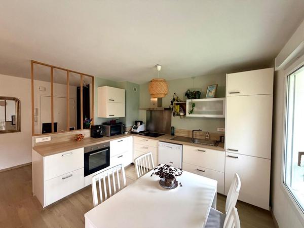 Superbe T2 de 50 m² lumineux avec balcon et stationnement !