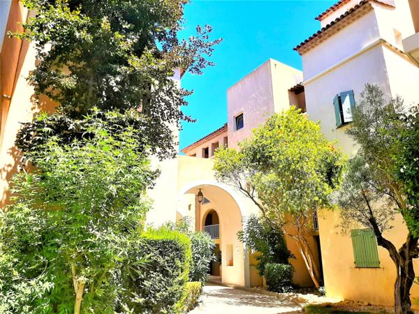 APPARTEMENT T2 TERRASSE + PARKING + PISCINE à vendre SIX-FOURS-LES-PLAGES (83)