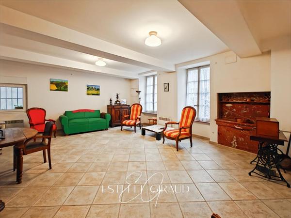 Maison de village avec terrasse et atelier