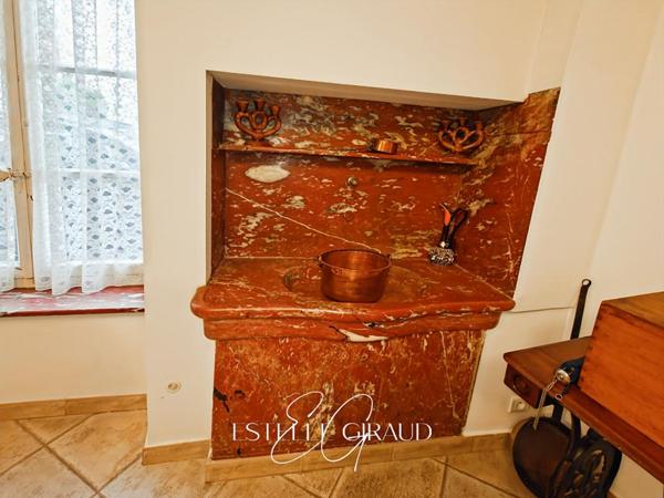 Maison de village avec terrasse et atelier