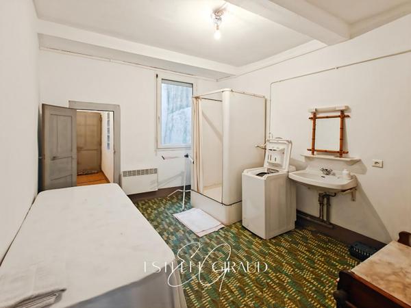 Maison de village avec terrasse et atelier