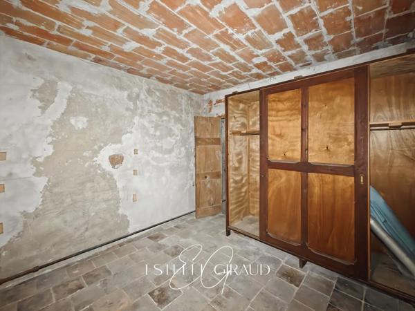 Maison de village avec terrasse et atelier