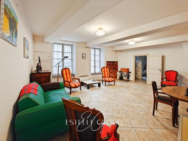 Maison de village avec terrasse et atelier