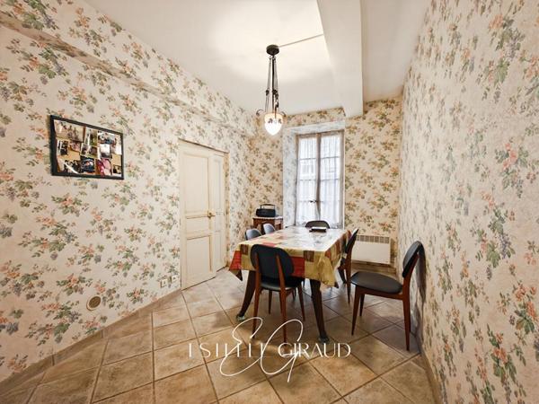 Maison de village avec terrasse et atelier