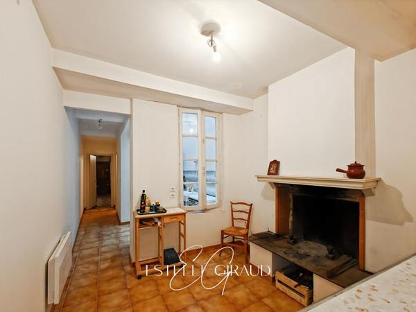 Maison de village avec terrasse et atelier