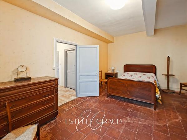 Maison de village avec terrasse et atelier