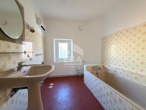A LOUER 13610 LE PUY STE REPARADE MAISON DE VILLAGE TYPE 3 PIECES D'ENVIRON 83M²