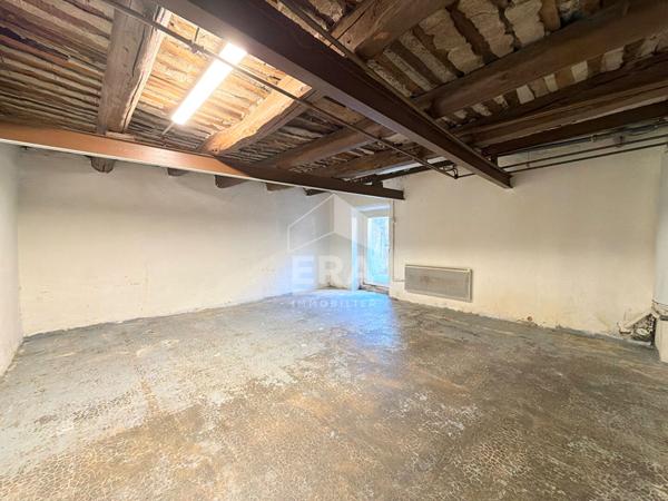 A LOUER 13610 LE PUY STE REPARADE MAISON DE VILLAGE TYPE 3 PIECES D'ENVIRON 83M²