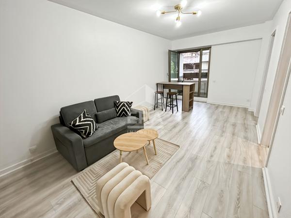 Studio rénové meublé avec balcon , Avenue Foch, Paris 16e