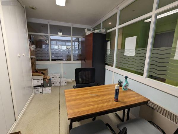 Bureaux à vendre à Saint-Pol-sur-Ternoise dans le Pas-de-Calais (62130), ref : 2260