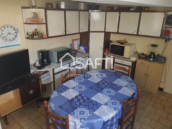 Idéale en 1ère acquisition ou en locatif, Maison en plein cœur de Sainte Maure de Touraine, trois chambres.