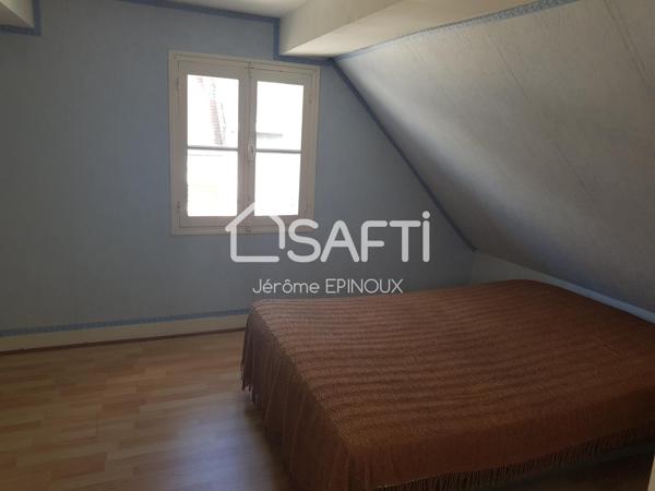 Idéale en 1ère acquisition ou en locatif, Maison en plein cœur de Sainte Maure de Touraine, trois chambres.