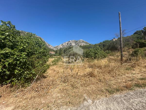 A VENDRE 13360 ROQUEVAIRE SECTEUR LASCOURS  MAISON 250M² SUR 1321M² DE TERRAIN PISICINE GARAGE