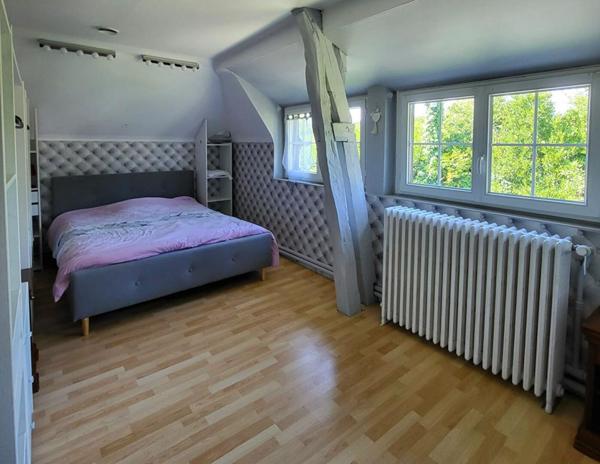 Propriété composée de 3 maisons, Illiers-l'Évêque (27770), maisons d'environ 208 m², 85 m², 66 m², piscine chauffée, dépendances, car port, terrain de 11 100 m². Prix HAI 499 550