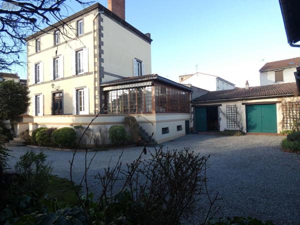 Maison de maître à vendre à Aulnat dans le Puy-de-Dôme (63510), ref : 13352/295
