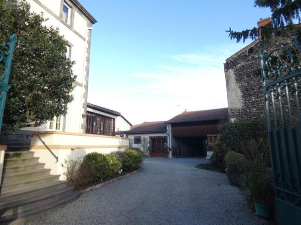Maison de maître à vendre à Aulnat dans le Puy-de-Dôme (63510), ref : 13352/295
