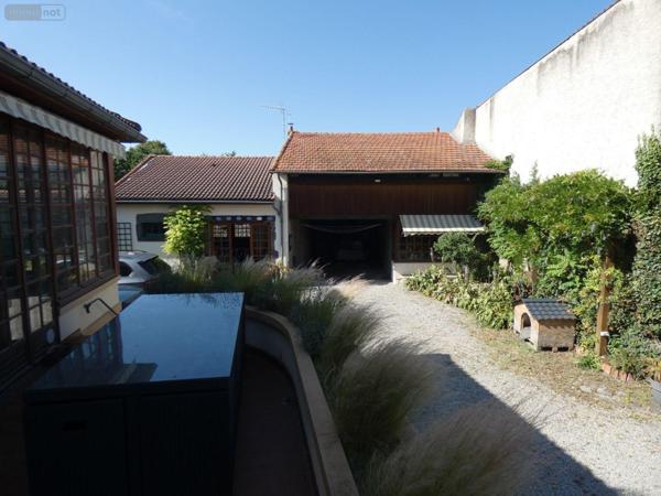 Maison de maître à vendre à Aulnat dans le Puy-de-Dôme (63510), ref : 13352/295