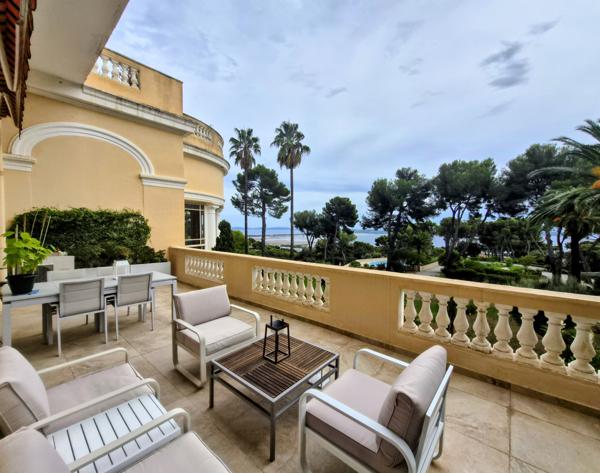 Hyères (83400) Hyères : duplex impeccable de 165m² avec belle terrasse et vue mer et sur les îles..