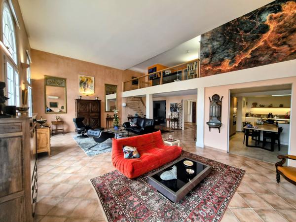 Hyères (83400) Hyères : duplex impeccable de 165m² avec belle terrasse et vue mer et sur les îles..