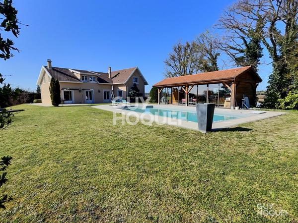 Maison d'exception à vendre à Chamagnieu - 8 pièces, piscine, grand terrain