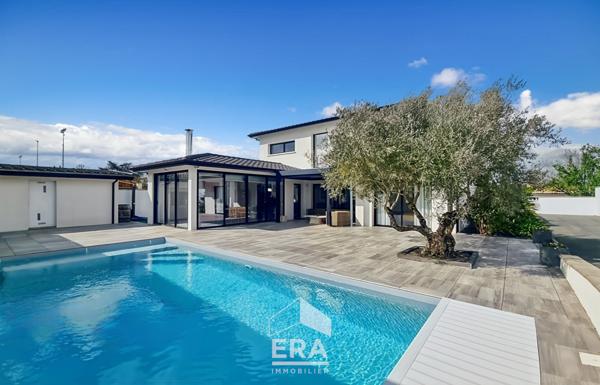 SAINT MEDARD EN JALLES 33160 - GAJAC - Maison récente 205 m²  4 chambres - garage , piscine - cave - 800m² de parcelle - 2e ligne