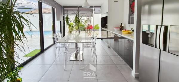 SAINT MEDARD EN JALLES 33160 - GAJAC - Maison récente 205 m²  4 chambres - garage , piscine - cave - 800m² de parcelle - 2e ligne