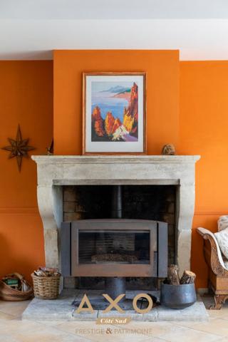 MEYRARGUES  MAISON DEXCEPTION  T7  PISCINE  POOL HOUSE  JARDIN PAYSAGÉ  VUE DÉGAGÉE  3 800 M² DE TERRAIN  1 239 000