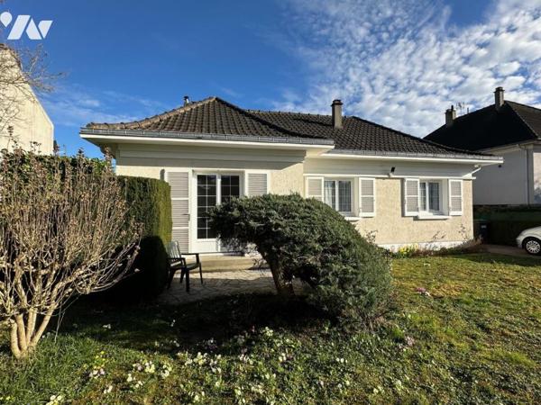 Maison de type 5/6 pièces, d'une superficie d'environ 130 m² , édifiée sur 563 m² de terrain.