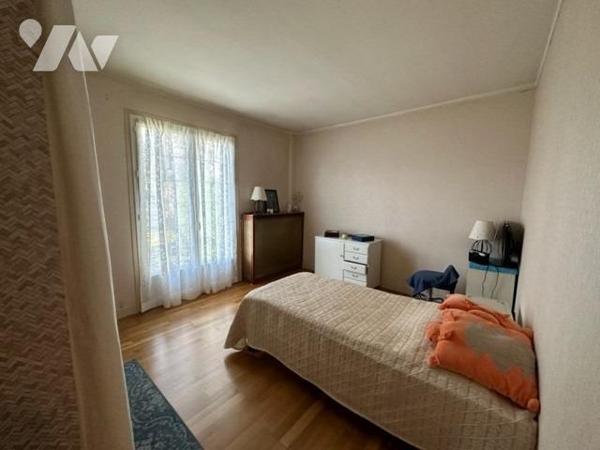 Maison de type 5/6 pièces, d'une superficie d'environ 130 m² , édifiée sur 563 m² de terrain.