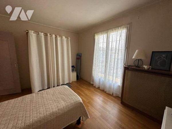 Maison de type 5/6 pièces, d'une superficie d'environ 130 m² , édifiée sur 563 m² de terrain.