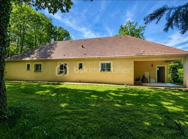 ❤️RARE SUR LE SECTEUR ! 

🌳 VÉRITABLE MAISON DE PLAIN-PIED – 162 m² – 3 chambres avec possibilité d'une 4ᵉ – Terrain paysagé de 2 180 m² 🌳

Vous recherchez une maison où tout est accessible de plain-pied, dans un environnement calme et verdoyant, à seulement quelques minutes de Maintenon et de sa gare pour Paris ?

Je vous invite à découvrir cette belle maison de 162 m² habitables, implantée sur un magnifique terrain arboré de 2 180 m², offrant confort, luminosité et qualité de vie.

✨ Ses principaux atouts :
✔️ Véritable maison de plain-pied
✔️ Construction sur vide sanitaire accessible, pratique pour l'entretien et les interventions techniques
✔️ Grande pièce de vie lumineuse avec insert
✔️ Chauffage au sol électrique
✔️ Cuisine indépendante avec accès direct à la terrasse et au jardin
✔️ 3 chambres avec possibilité d'aménager une 4ᵉ chambre, idéale pour une famille, un bureau ou une activité à domicile
✔️ Suite parentale avec dressing et salle d'eau privative
✔️ Salle de bains supplémentaire
✔️ 2 WC indépendants
✔️ Grand garage de 46 m²
✔️ DPE C
✔️ Assainissement autonome
✔️ Taxe foncière : 1 600 €
✔️ Terrain paysagé de 2 180 m²
✔️ Environnement calme, verdoyant et sans vis-à-vis

📍 À seulement quelques minutes de Maintenon :
🚉 Gare avec accès direct à Paris-Montparnasse
🏫 Écoles, collège et lycée à proximité
🛍️ Commerces et services rapidement accessibles

💰 Prix : 349 900 €

Cette propriété séduira les familles en quête d'espace, de confort et de sérénité. Son véritable plain-pied, ses beaux volumes, son grand terrain arboré et la possibilité de créer une 4ᵉ chambre en font un bien rare sur le secteur.

📩 Pour plus d'informations ou organiser une visite, contactez-moi en message privé.

🙏 Merci à toutes celles et ceux qui partageront cette annonce. Un simple partage peut permettre une belle rencontre entre une maison et ses futurs propriétaires.

Angélique Le Men
Conseillère Immobilier BSK