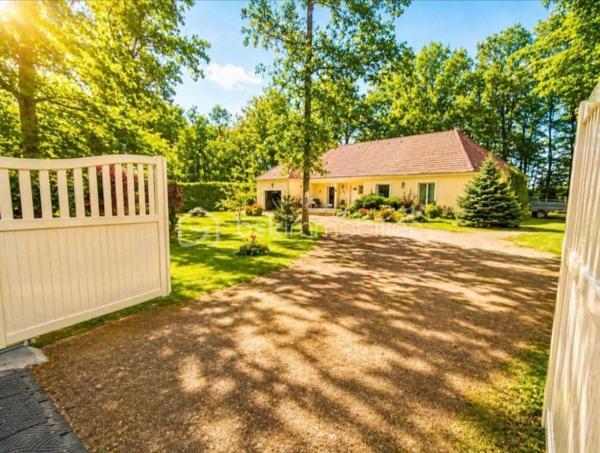 ❤️RARE SUR LE SECTEUR ! 

🌳 VÉRITABLE MAISON DE PLAIN-PIED – 162 m² – 3 chambres avec possibilité d'une 4ᵉ – Terrain paysagé de 2 180 m² 🌳

Vous recherchez une maison où tout est accessible de plain-pied, dans un environnement calme et verdoyant, à seulement quelques minutes de Maintenon et de sa gare pour Paris ?

Je vous invite à découvrir cette belle maison de 162 m² habitables, implantée sur un magnifique terrain arboré de 2 180 m², offrant confort, luminosité et qualité de vie.

✨ Ses principaux atouts :
✔️ Véritable maison de plain-pied
✔️ Construction sur vide sanitaire accessible, pratique pour l'entretien et les interventions techniques
✔️ Grande pièce de vie lumineuse avec insert
✔️ Chauffage au sol électrique
✔️ Cuisine indépendante avec accès direct à la terrasse et au jardin
✔️ 3 chambres avec possibilité d'aménager une 4ᵉ chambre, idéale pour une famille, un bureau ou une activité à domicile
✔️ Suite parentale avec dressing et salle d'eau privative
✔️ Salle de bains supplémentaire
✔️ 2 WC indépendants
✔️ Grand garage de 46 m²
✔️ DPE C
✔️ Assainissement autonome
✔️ Taxe foncière : 1 600 €
✔️ Terrain paysagé de 2 180 m²
✔️ Environnement calme, verdoyant et sans vis-à-vis

📍 À seulement quelques minutes de Maintenon :
🚉 Gare avec accès direct à Paris-Montparnasse
🏫 Écoles, collège et lycée à proximité
🛍️ Commerces et services rapidement accessibles

💰 Prix : 349 900 €

Cette propriété séduira les familles en quête d'espace, de confort et de sérénité. Son véritable plain-pied, ses beaux volumes, son grand terrain arboré et la possibilité de créer une 4ᵉ chambre en font un bien rare sur le secteur.

📩 Pour plus d'informations ou organiser une visite, contactez-moi en message privé.

🙏 Merci à toutes celles et ceux qui partageront cette annonce. Un simple partage peut permettre une belle rencontre entre une maison et ses futurs propriétaires.

Angélique Le Men
Conseillère Immobilier BSK