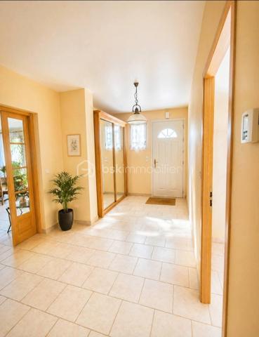 ❤️RARE SUR LE SECTEUR ! 

🌳 VÉRITABLE MAISON DE PLAIN-PIED – 162 m² – 3 chambres avec possibilité d'une 4ᵉ – Terrain paysagé de 2 180 m² 🌳

Vous recherchez une maison où tout est accessible de plain-pied, dans un environnement calme et verdoyant, à seulement quelques minutes de Maintenon et de sa gare pour Paris ?

Je vous invite à découvrir cette belle maison de 162 m² habitables, implantée sur un magnifique terrain arboré de 2 180 m², offrant confort, luminosité et qualité de vie.

✨ Ses principaux atouts :
✔️ Véritable maison de plain-pied
✔️ Construction sur vide sanitaire accessible, pratique pour l'entretien et les interventions techniques
✔️ Grande pièce de vie lumineuse avec insert
✔️ Chauffage au sol électrique
✔️ Cuisine indépendante avec accès direct à la terrasse et au jardin
✔️ 3 chambres avec possibilité d'aménager une 4ᵉ chambre, idéale pour une famille, un bureau ou une activité à domicile
✔️ Suite parentale avec dressing et salle d'eau privative
✔️ Salle de bains supplémentaire
✔️ 2 WC indépendants
✔️ Grand garage de 46 m²
✔️ DPE C
✔️ Assainissement autonome
✔️ Taxe foncière : 1 600 €
✔️ Terrain paysagé de 2 180 m²
✔️ Environnement calme, verdoyant et sans vis-à-vis

📍 À seulement quelques minutes de Maintenon :
🚉 Gare avec accès direct à Paris-Montparnasse
🏫 Écoles, collège et lycée à proximité
🛍️ Commerces et services rapidement accessibles

💰 Prix : 349 900 €

Cette propriété séduira les familles en quête d'espace, de confort et de sérénité. Son véritable plain-pied, ses beaux volumes, son grand terrain arboré et la possibilité de créer une 4ᵉ chambre en font un bien rare sur le secteur.

📩 Pour plus d'informations ou organiser une visite, contactez-moi en message privé.

🙏 Merci à toutes celles et ceux qui partageront cette annonce. Un simple partage peut permettre une belle rencontre entre une maison et ses futurs propriétaires.

Angélique Le Men
Conseillère Immobilier BSK