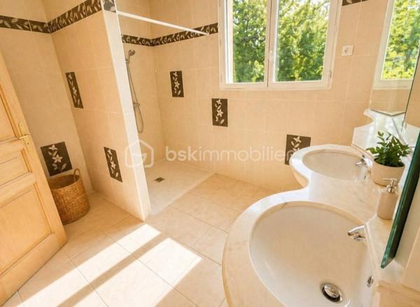 ❤️RARE SUR LE SECTEUR ! 

🌳 VÉRITABLE MAISON DE PLAIN-PIED – 162 m² – 3 chambres avec possibilité d'une 4ᵉ – Terrain paysagé de 2 180 m² 🌳

Vous recherchez une maison où tout est accessible de plain-pied, dans un environnement calme et verdoyant, à seulement quelques minutes de Maintenon et de sa gare pour Paris ?

Je vous invite à découvrir cette belle maison de 162 m² habitables, implantée sur un magnifique terrain arboré de 2 180 m², offrant confort, luminosité et qualité de vie.

✨ Ses principaux atouts :
✔️ Véritable maison de plain-pied
✔️ Construction sur vide sanitaire accessible, pratique pour l'entretien et les interventions techniques
✔️ Grande pièce de vie lumineuse avec insert
✔️ Chauffage au sol électrique
✔️ Cuisine indépendante avec accès direct à la terrasse et au jardin
✔️ 3 chambres avec possibilité d'aménager une 4ᵉ chambre, idéale pour une famille, un bureau ou une activité à domicile
✔️ Suite parentale avec dressing et salle d'eau privative
✔️ Salle de bains supplémentaire
✔️ 2 WC indépendants
✔️ Grand garage de 46 m²
✔️ DPE C
✔️ Assainissement autonome
✔️ Taxe foncière : 1 600 €
✔️ Terrain paysagé de 2 180 m²
✔️ Environnement calme, verdoyant et sans vis-à-vis

📍 À seulement quelques minutes de Maintenon :
🚉 Gare avec accès direct à Paris-Montparnasse
🏫 Écoles, collège et lycée à proximité
🛍️ Commerces et services rapidement accessibles

💰 Prix : 349 900 €

Cette propriété séduira les familles en quête d'espace, de confort et de sérénité. Son véritable plain-pied, ses beaux volumes, son grand terrain arboré et la possibilité de créer une 4ᵉ chambre en font un bien rare sur le secteur.

📩 Pour plus d'informations ou organiser une visite, contactez-moi en message privé.

🙏 Merci à toutes celles et ceux qui partageront cette annonce. Un simple partage peut permettre une belle rencontre entre une maison et ses futurs propriétaires.

Angélique Le Men
Conseillère Immobilier BSK