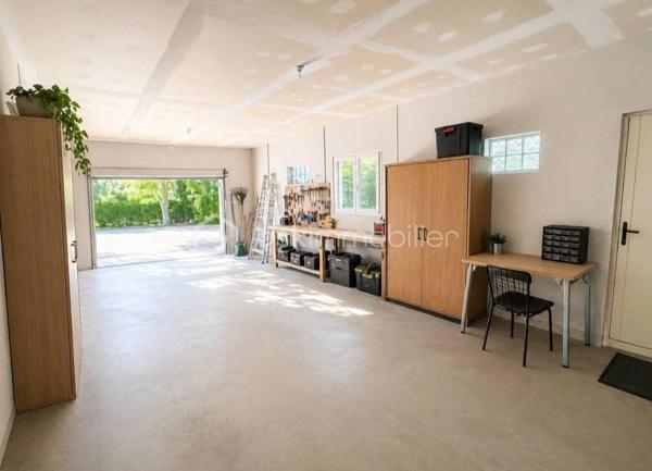 ❤️RARE SUR LE SECTEUR ! 

🌳 VÉRITABLE MAISON DE PLAIN-PIED – 162 m² – 3 chambres avec possibilité d'une 4ᵉ – Terrain paysagé de 2 180 m² 🌳

Vous recherchez une maison où tout est accessible de plain-pied, dans un environnement calme et verdoyant, à seulement quelques minutes de Maintenon et de sa gare pour Paris ?

Je vous invite à découvrir cette belle maison de 162 m² habitables, implantée sur un magnifique terrain arboré de 2 180 m², offrant confort, luminosité et qualité de vie.

✨ Ses principaux atouts :
✔️ Véritable maison de plain-pied
✔️ Construction sur vide sanitaire accessible, pratique pour l'entretien et les interventions techniques
✔️ Grande pièce de vie lumineuse avec insert
✔️ Chauffage au sol électrique
✔️ Cuisine indépendante avec accès direct à la terrasse et au jardin
✔️ 3 chambres avec possibilité d'aménager une 4ᵉ chambre, idéale pour une famille, un bureau ou une activité à domicile
✔️ Suite parentale avec dressing et salle d'eau privative
✔️ Salle de bains supplémentaire
✔️ 2 WC indépendants
✔️ Grand garage de 46 m²
✔️ DPE C
✔️ Assainissement autonome
✔️ Taxe foncière : 1 600 €
✔️ Terrain paysagé de 2 180 m²
✔️ Environnement calme, verdoyant et sans vis-à-vis

📍 À seulement quelques minutes de Maintenon :
🚉 Gare avec accès direct à Paris-Montparnasse
🏫 Écoles, collège et lycée à proximité
🛍️ Commerces et services rapidement accessibles

💰 Prix : 349 900 €

Cette propriété séduira les familles en quête d'espace, de confort et de sérénité. Son véritable plain-pied, ses beaux volumes, son grand terrain arboré et la possibilité de créer une 4ᵉ chambre en font un bien rare sur le secteur.

📩 Pour plus d'informations ou organiser une visite, contactez-moi en message privé.

🙏 Merci à toutes celles et ceux qui partageront cette annonce. Un simple partage peut permettre une belle rencontre entre une maison et ses futurs propriétaires.

Angélique Le Men
Conseillère Immobilier BSK