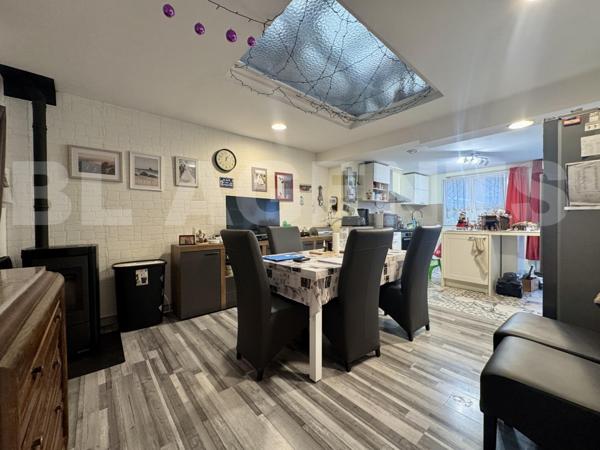 Maison de ville avec garage et extérieur – Secteur calme à Roubaix