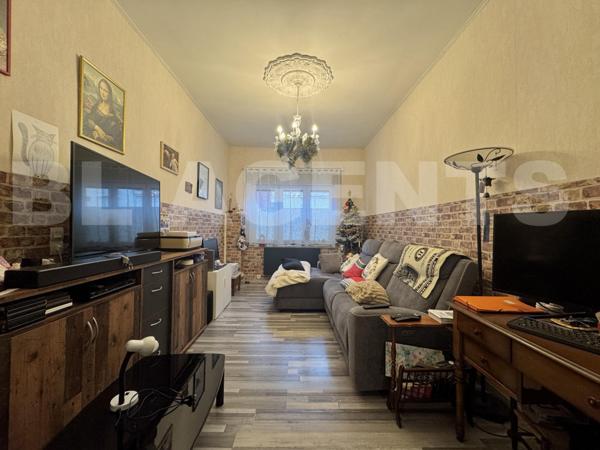 Maison de ville avec garage et extérieur – Secteur calme à Roubaix