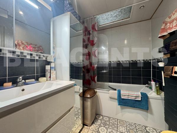 Maison de ville avec garage et extérieur – Secteur calme à Roubaix