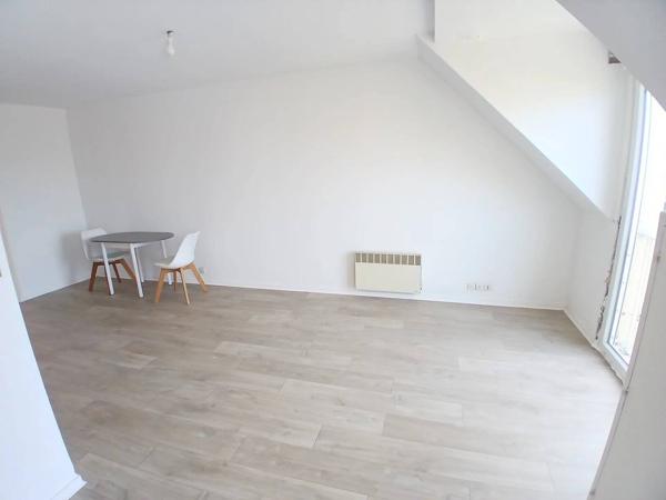 Appartement 2 chambres, stationnement et cave