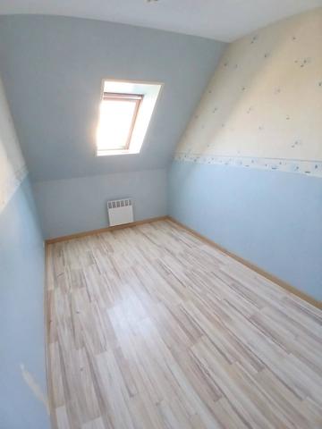 Appartement 2 chambres, stationnement et cave