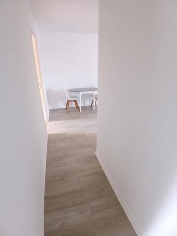 Appartement 2 chambres, stationnement et cave