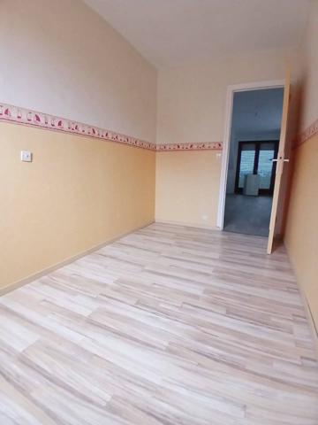 Appartement 2 chambres, stationnement et cave