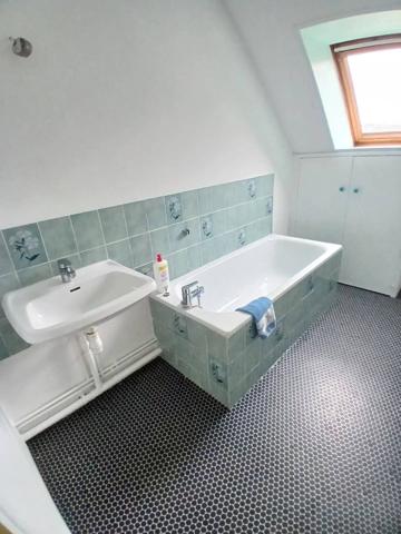 Appartement 2 chambres, stationnement et cave
