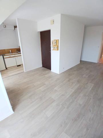 Appartement 2 chambres, stationnement et cave