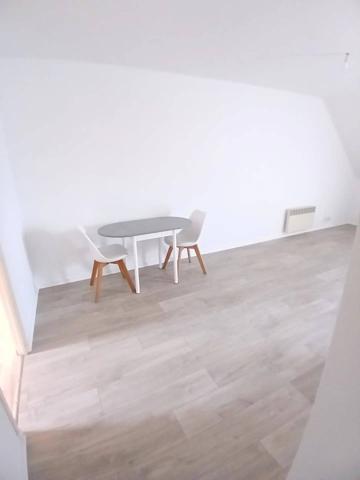 Appartement 2 chambres, stationnement et cave