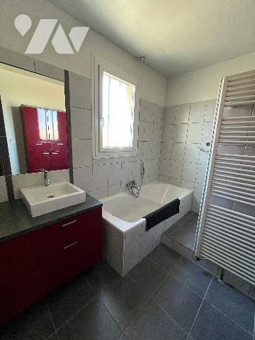 Avignon, maison située sur un terrain clos et arboré  de 590 m²