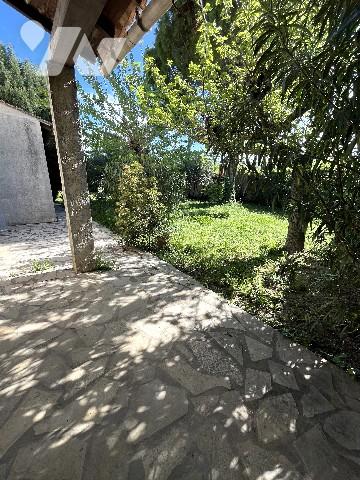 Avignon, maison située sur un terrain clos et arboré  de 590 m²