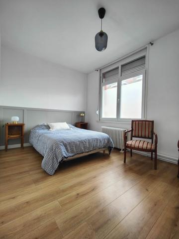 Grande maison familiale avec jardin, garage et stationnements – Lille