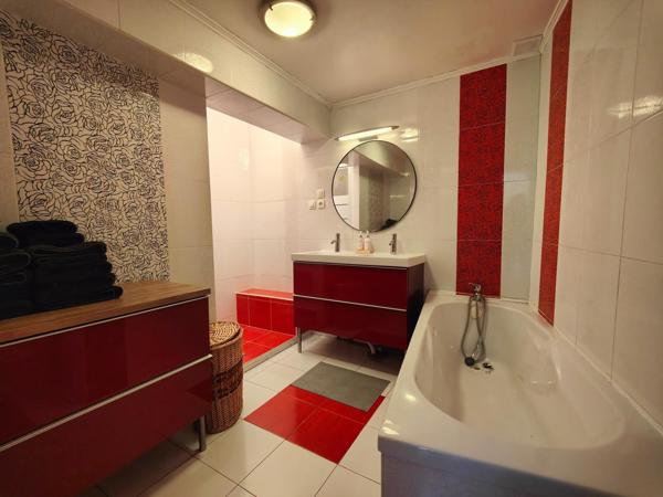 Grande maison familiale avec jardin, garage et stationnements – Lille