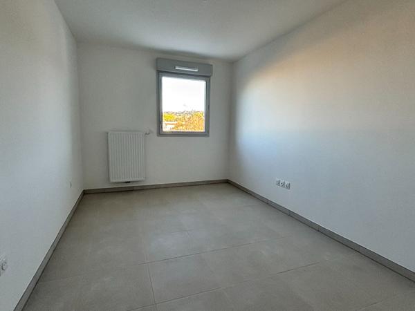 Appartement T2 de 43m² avec terrasse et place privative de stationnement